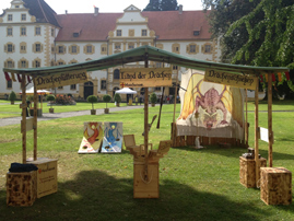 Land der Drachen vor der Prälatur des Kloster und Schloss Salem am Bodensee