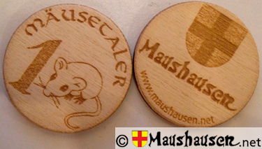 Mäusetaler aus Holz, Wert und Logo des Taler wurden eingebrannt, auf der Rückseite ist das Wappen von Maushausen, der Schriftzug Maushausen und die www.adresse eingebrannt