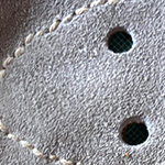 Weitere Ledertaschen entstehen, in den Büchern Rubinrot, Saphierblau und Smaraktgrün wird ein solches Täschchen als Retikül bezeichnet.