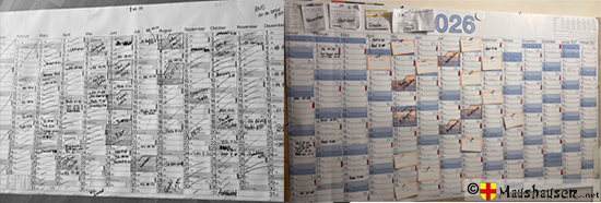 Kalender 2025 links in Schwarzweis, 2026 in bunt rechte Bildseite